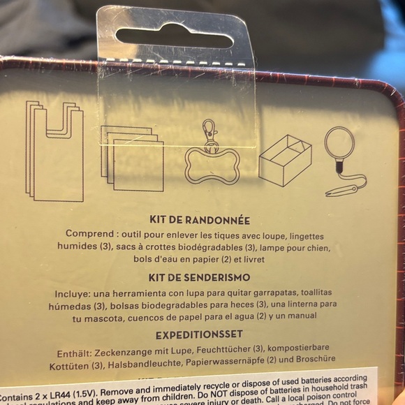 Kikkerland Hiking Kit with Dog and Backpack Design - Picture 6 of 7